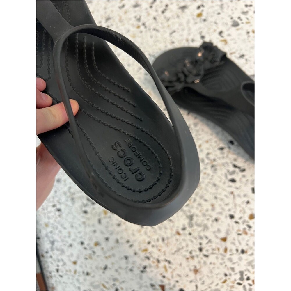 CROCS SERENA EMBELLISH Women’s Black Floral Toe Strap Sandals Size 10 - Picture 8 of 8